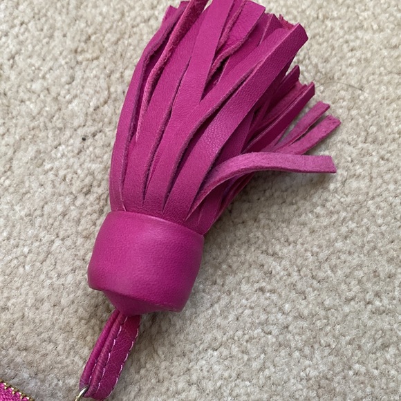 Cross body and shoulder bag/wallet or can be used as a clutch. Wear this 3 ways - Picture 3 of 7